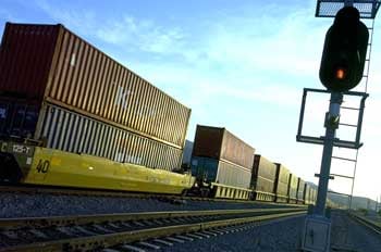 Intermodal train carrying containers